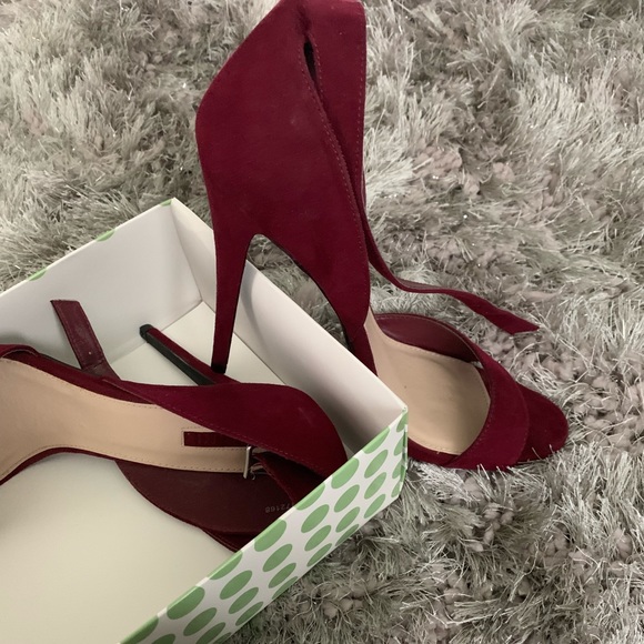 Burgundy ankle strap heels - Picture 2 of 6